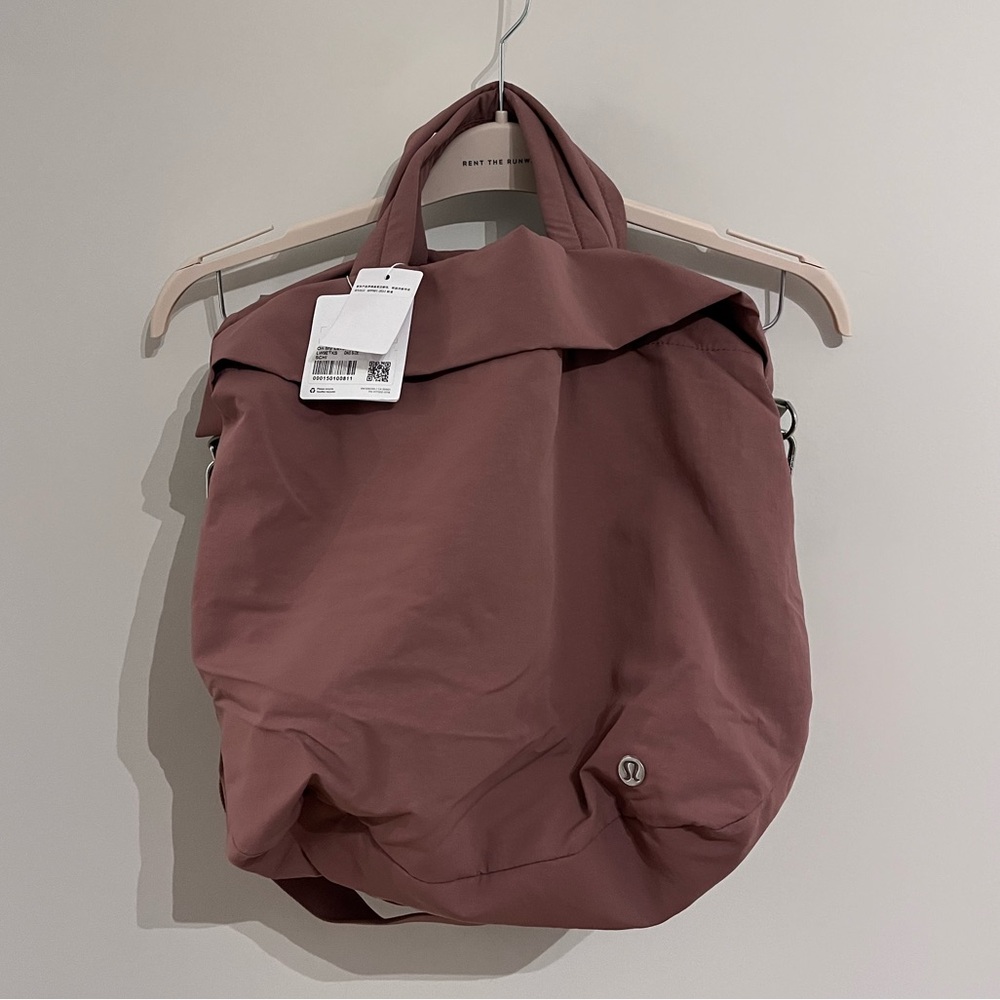 LULULEMON On My Level 2.0 Bag in mauve pink